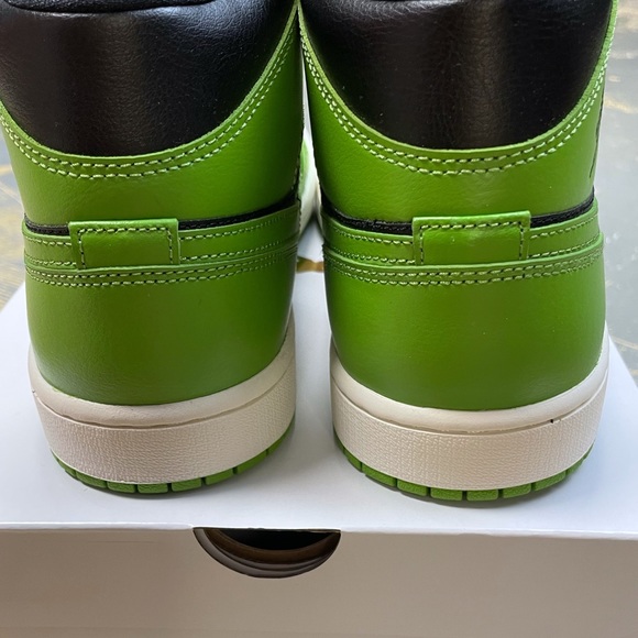 Air Jordan 1 Mid Retro Altitude Green BQ6472-031 WMNS Black - Picture 8 of 11